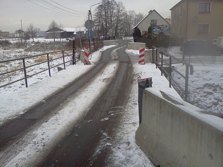 most drogowy nad rzeką Dokawą w Jankowicach w Gminie Pszczyna